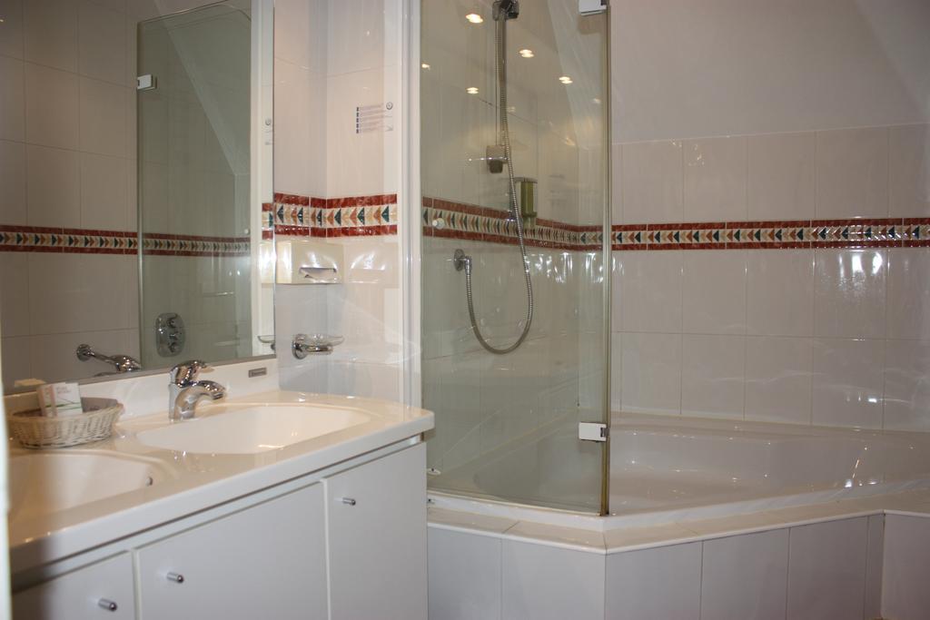 Hotel La Ferronniere 3*